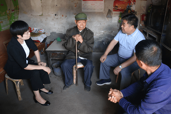 朱兆波书记慰问河东区建国前老战士
